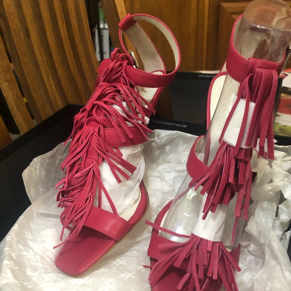 NIB - Kenneth Cole - Fringe sandal